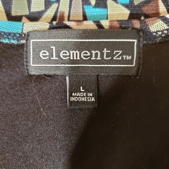 Elementz geometric print faux wrap top size Large - Picture 2 of 8